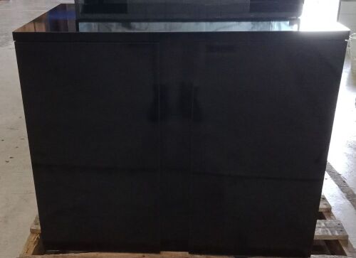 Fish tank stand, gloss black finish. Dims 90 x 56 x 76cm.