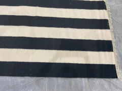 Striped Rug - 160 x 230cm - Black - 9