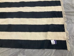 Striped Rug - 200 x 300cm - Black - 3