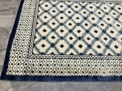 4x Rugs of Various Sizes - 3