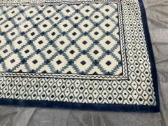 4x Rugs of Various Sizes - 6