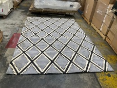 4x Rugs of Various Sizes - 18