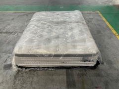 SleepMaker Arizona Deluxe Plush Mattress - Queen - 7