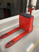 2016 Linde T16 Battery Electric Pallet Lifter