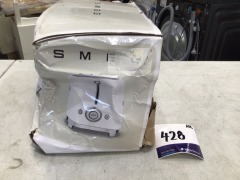Smeg 50s Retro Style Toaster TSF01WHMAU - 4