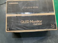 Samsung 34-inch Wide Quad HD QLED Curved Monitor - 4