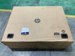 HP Pavilion 31.5-inch All in One Desktop - 2