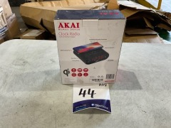 Akai Clock Radio with Wireless Charger AKQI1113 - 3