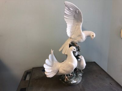 Lladro Porcelain Figurine of 3 Doves on Folage and Rock