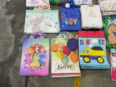 100+ Gift Bags (Various designs and sizes) - 3