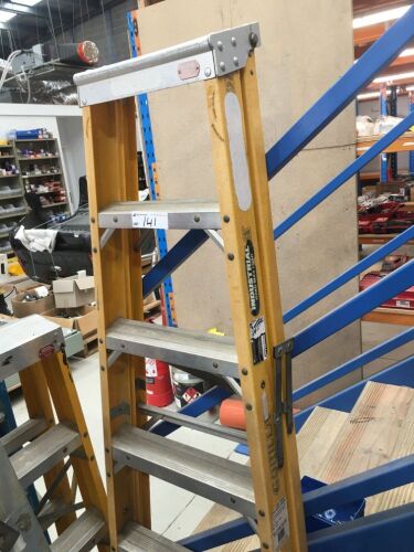 Gorilla 1.8m Fibreglass Aluminium Framed Step Ladder