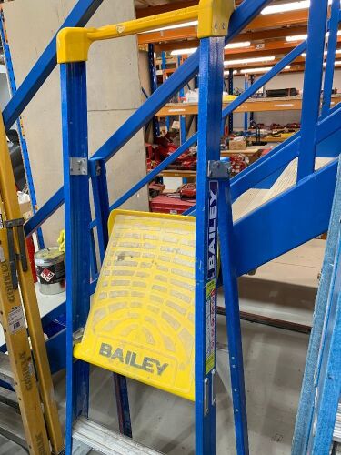 Bailey 900mm Aluminium and Fibreglass Stock Picking Step Ladder