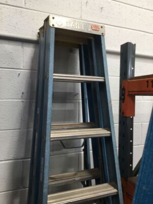 Bailey 2.4m Aluminium and Fibreglass Step Ladder