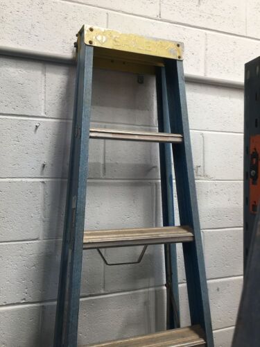 Bailey 2.4m Aluminium and Fibreglass Step Ladder
