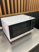 Quantity of 2 x Panasonic Microwave Ovens - 4