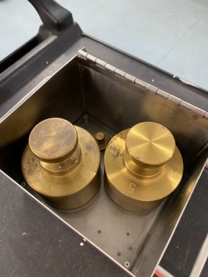 Quantity of 3 x Calibration Weights
