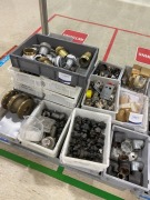 Pallet of assorted Brass & Steel Fittings comprising; Elbows, Tees, Right Angles etc