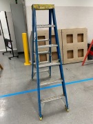 Bailey Fibreglass Step Ladder - 2