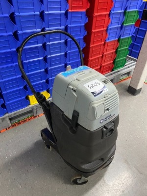 Nilfisk WD 200 Series Vacuum Cleaner