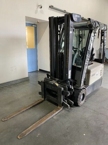 Crown SCT6000 Electric Forklift 