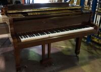 Yamaha Grand Piano G2 E2561858