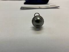 18ct White Gold/Black Pearl/Diamond Earring - 2