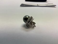 18ct White Gold/Black Pearl/Diamond Earring - 3