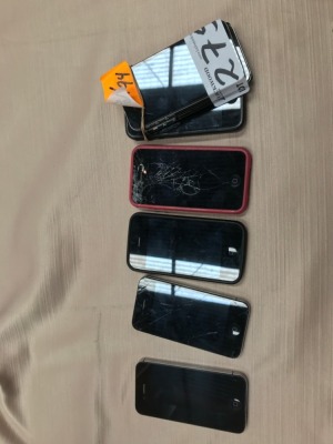 DNL 7x Apple iPhone 4 Mobile Phones (As Is) some cracked screens