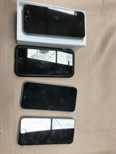 4x Apple iPhone 5S Mobile Phones (As Is)