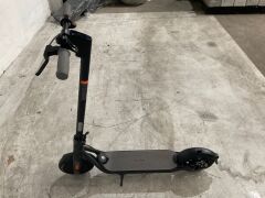 Ninebot Kickscooter F25 Electric Scooter 5287987 - 4