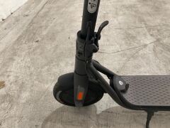 Ninebot Kickscooter F25 Electric Scooter 5287987 - 8