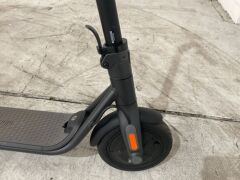 Ninebot Kickscooter F25 Electric Scooter 5287987 - 9