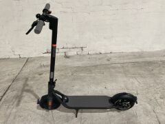 Ninebot Kickscooter F25 Electric Scooter 5287987 - 4