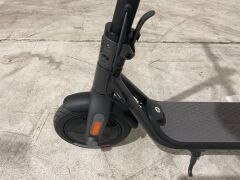 Ninebot Kickscooter F25 Electric Scooter 5287987 - 8