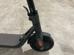 Ninebot Kickscooter F25 Electric Scooter 5287987 - 9