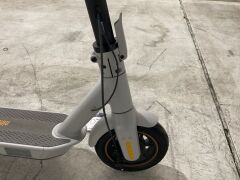 Segway Ninebot Kickscooter Max G30L Electric Scooter 4971375 - 8