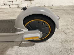 Segway Ninebot Kickscooter Max G30L Electric Scooter 4971375 - 10