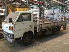 02/1985 MITSUBISHI CANTER FC212 4x2 CAB CHASSIS TRAY TRUCK, Petrol Engine, 5 Speed Manual Transmission
