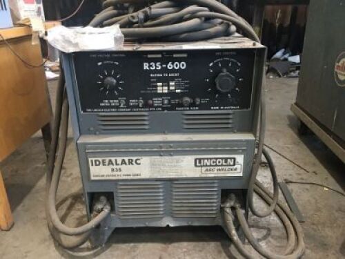 LINCOLN 600 AMP ARC WELDER Model: Ideal Arc R35-600