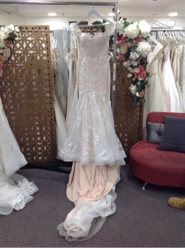 Wedding Gown E166L - Size :8 Colour: blush ivory