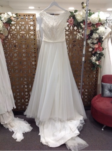 Wedding Gown Mj101 - Size :10 Colour: ivory