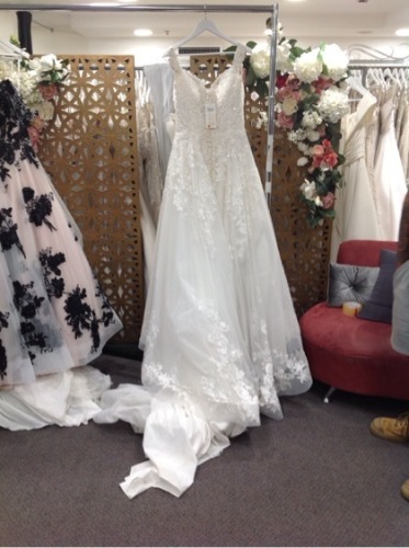 Allure Bridals Bridal Gown 9681 - Size :10 Colour: ivory