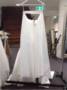 Wedding Gown 9451T - Size :14 Colour: ivory
