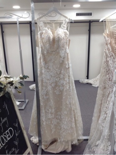 Casablanca Aspen Wedding Dress 2266 - Size :10 Colour: champagne ivory
