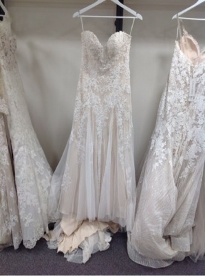 Casablanca Orchid Bridal Gown 2247 - Size :10 Colour: ch/iu/sv