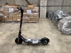 Ninebot Kickscooter F25 Electric Scooter 5287987 - 2