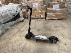 Ninebot Kickscooter F25 Electric Scooter 5287987 - 2