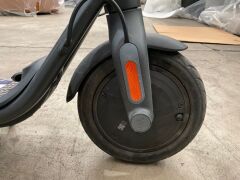 Ninebot Kickscooter F25 Electric Scooter 5287987 - 9