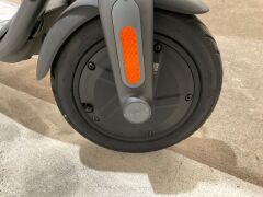 Ninebot Kickscooter F25 Electric Scooter 5287987 - 8