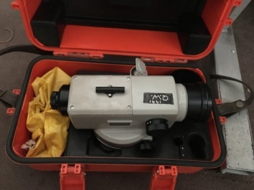 Sokkisha Surveyor Theodolite Model: B2C, Tripod and Telescopic Surveyor Staff